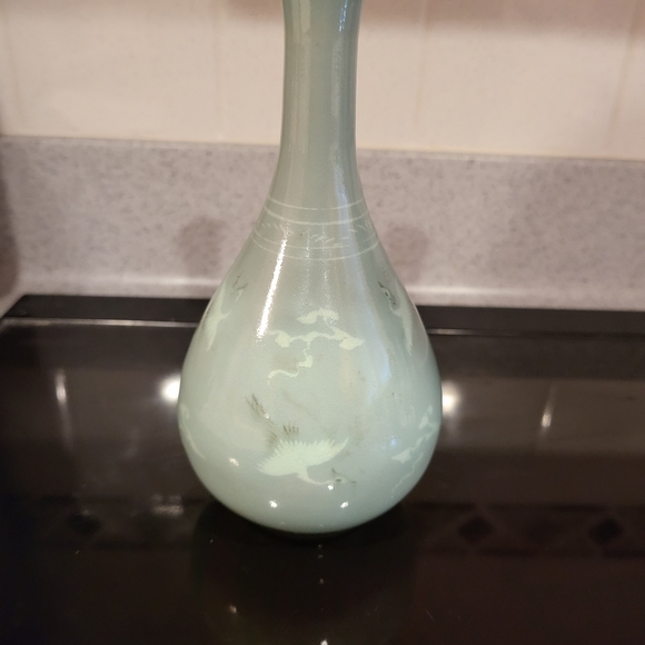 Antique Celadon Korean "Thousand Cranes" 6 1/4" Vase Signed - Picture 2 of 11
